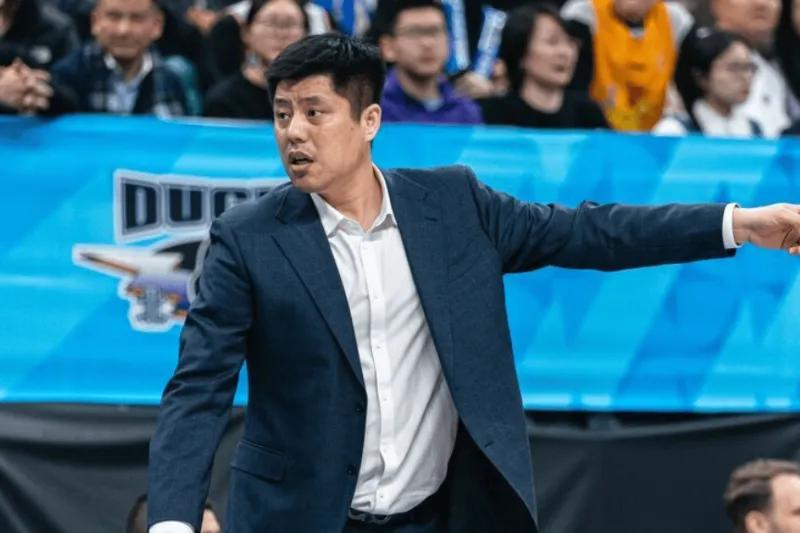 世界杯场馆分布-潘江没了张宁与李春江一塌糊涂！关键时刻攻守纯送，本土球员也垮